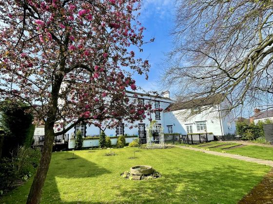 Eagle House - Award Winning Luxury B&B and Apartment