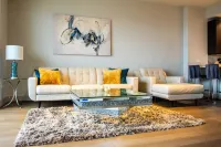 Highrise w/amazing views of Dallas!!