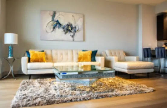 Highrise w/amazing views of Dallas!!