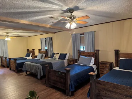 New Listing! Negreet Retreat #2WaterfrontMidlake Toledo Bend Sleeps 12. Hot Tub