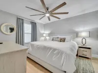 1505 Oceanfront Pelican Beach Resort Amazing Location Multiple Pools & Hot Tubs