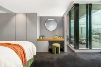 LUXURY LIVING - ICONIC ST KILDA BEACH LOCATION ONE MONTH SHORT STAYS Hotels near St Kilda Botanical Gardens