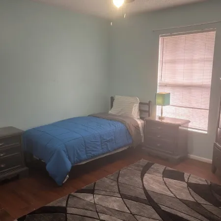 Escape to this charming villa in picturesque Palm Harbor. With 2 cozy bedrooms.