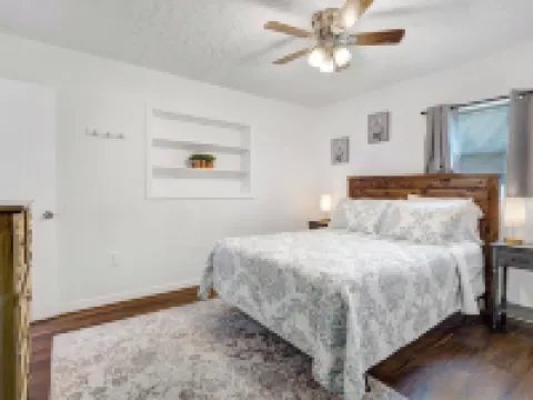 4/2 pool home. Close to Cocoa Village, USSSA, Kennedy Space Center, Cocoa Beach Hotels in Rockledge