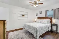 4/2 pool home. Close to Cocoa Village, USSSA, Kennedy Space Center, Cocoa Beach