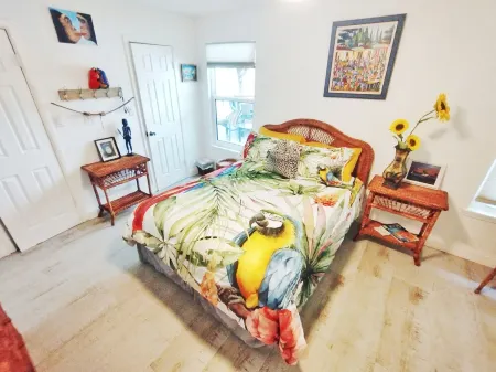 Spacious 5-bedroom Estate Home with a country club back porch pool & waterfall Отели рядом с достопримечательностью «Зона отдыха Элкс Парк»