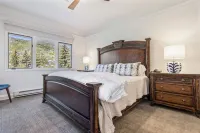 Ski in/Out Luxury, Mountain Views, 2 Pools, 3 Hot Tubs, Steam, Sauna, Gym