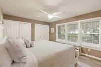 Sunset views~Marsh trails~Bikes~Dedicated work space~Room for guests