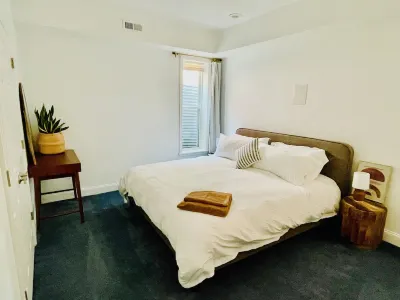 Metro! Sunny Big 2 Bdrm w/ King Bed & Dog Friendly 住宿飯店