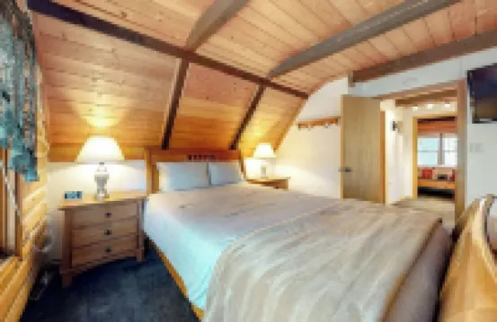 Between the Pines Log Cabin