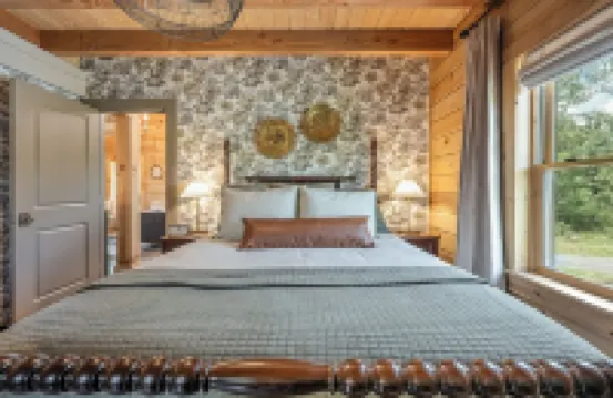 Updated Brow View Cabin with Hot Tub/Fire Pit/Arcade in Mentone