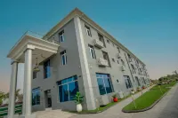 Jahz Empire Suites Hotels near Sangotedo