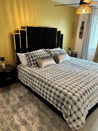 Charming 2-bedroom house with Feather Theme , WiFi in excellent Aurora