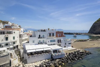 Roccobarocco Boutique Hotel Hôtels à : Serrara Fontana