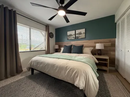 Everglades Gator at Rolands King Beds cozy clean stay Отели в г. Кльюистон