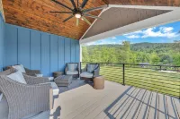 FLAT Lakefront Home at Summer Breeze w/ Private Dock & Kayaks & Paddle Boards