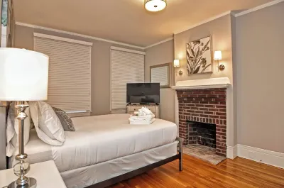 Stately on Cedar - Luxe 2-bedroom Beacon Hill apartment with AC, WiFi near MGH Hotels in Beacon Hill
