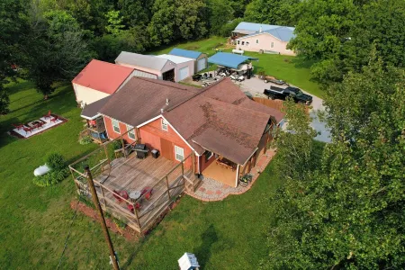 Lake House at Nolin Lake in Cub Run, KY Private Boat ramp near Mammoth Cave