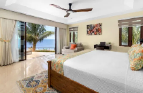 Breathtaking Oceanfront Luxe Villa in Tower Isle Jacuzzi Pool Fully Staffed