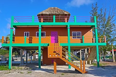 Waterfront 2 BR/ 2 bath POOL home w/ Stunning Ocean Views!! No Cleaning Fees! Отели рядом с достопримечательностью «Сплит»