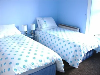Intl Townhouse Apt on The Crescent: perfect for walking everywhere!
