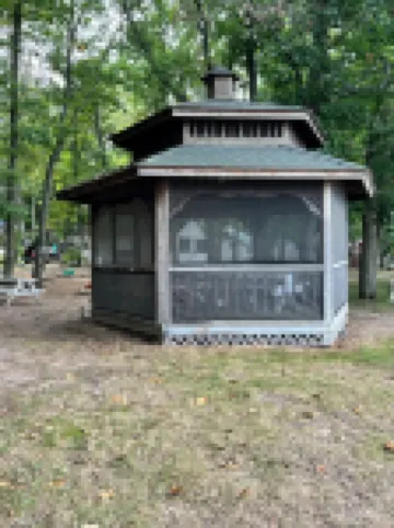 Cozy Loft Cottage on Hubbard Lake