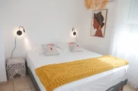 La Vue du Phare, Vue Mer Incroyable et Acces Privée Crique Hotel a 