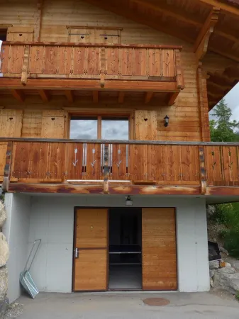 Crans Montana - Large and modern chalet with stunning views in a quiet setting