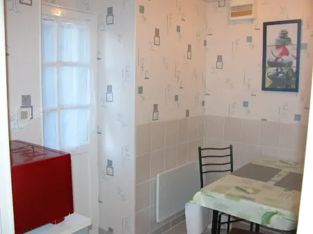 Beautiful ground-floor studio facing the thermal baths Отели в г. Нери-ле-Бен