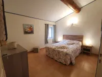 Charming cottage in the countryside between St Rémy de Provence and Avignon Hotels in Eyragues