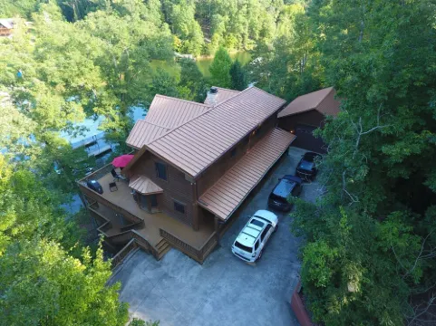 Ten Mile Cabin / with boat dock