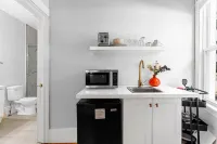 Studio 1 ~ Lovely Apartment, Downtown!