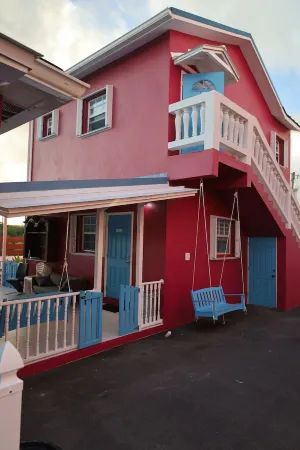 You won’t forget your time in this romantic Tiny House w/ pool. Gated & Keyless!