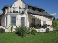 State-of-the-art new, large apartment, up to 6 people, family-friendly, free beach!