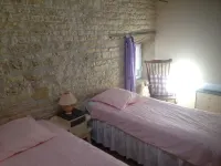 Cassiopeia, 3 Bedrooms, 1 bathr. Hotels in Dœuil-sur-le-Mignon