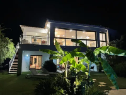 PORTICCIO NEW CONTEMPORARY VILLA PANORAMIC SEA VIEW HEATED POOL Hotels in Albitreccia