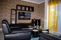Ent Condo/KingBd/Ac Wifi/ 20 Mins from Beach/Gated Community