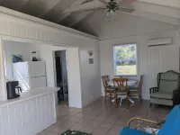 Adorable Remodeled Cottage-Ocean Front on Coco Bay-25% Fall Discount! Hotels in Green Turtle Cay
