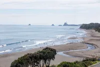 NEW!! Oakura Beach Front Apt #2