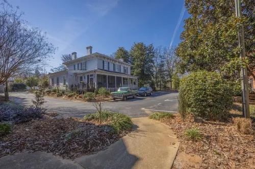 Heart of Athens! Beautiful Townhouse, 15 Minute Walk to Stadium, Downtown.