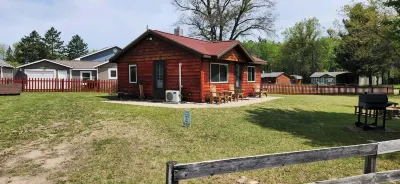 Cabin near ORV trails, lake St. Helen, Houghton Lake and golfing!