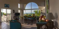 Grace Bay Beach 7Acre Resort: MainHouse Ocean Views+Pool+Oceanfront+Lush Gardens - 4 stjerner