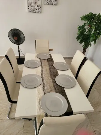 Dvyne Lux-Home-Stylish, classy, secured duplex with elegant decor & 24hrs light Отели рядом с достопримечательностью «Kalakuta Museum»