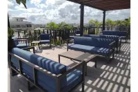 Deluxe Studio Suite in new Celebrity designed  Building, 2 blocks from beach.