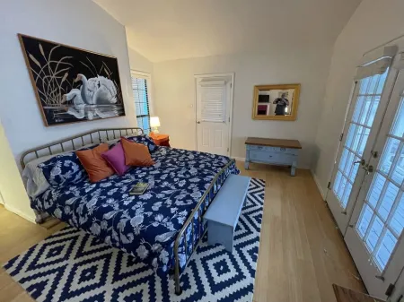 BEAUTIFUL LAKE HAMILTON COTTAGE - GREAT LOCATION, GREAT VIEWS - ADORABLE  3BD/3B Отели в г. Рокуэлл