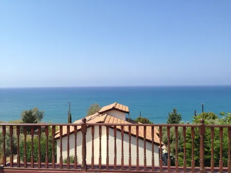 BEAUTIFUL HARBOUR VIEW VILLA - DETACHED 3 BED ON 3 FLOORS - POMOS