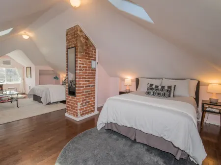 Luxury 3-Bedroom Home In Heart Of Portland Near Everything Отели рядом с достопримечательностью «Mount Tabor Park»