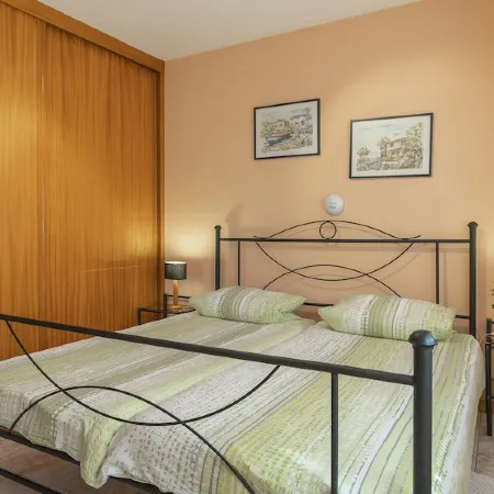 Separate apartment on the first floor of a family house with private pool & WiFi