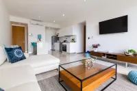 Beautiful 2 BDR condo in Downtown