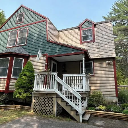 Tall Pines & Lake View. Perfect Location Ctr of Mdi! Close Trails.  Local Owners